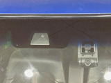 【ホンダセンシング】走行中に前方の車両等を認識し、衝突しそうな時は警報とブレーキで衝突回避と被害軽減をアシスト。より安全にドライブをお楽しみいただけます。
