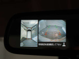 パノラミックビューモニター付きです。車両を上から見たような映像をディスプレイオーディオ画面に表示。運転席からの目視だけでは見にくい、車両周辺の状況をリアルタイムでしっかり確認できます。