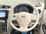 インテリアに合わせたデザインのステアリングは、運転される方のことも考え、運転しやすい形状、大きさです。是非一度、実際に触ってお確かめください。