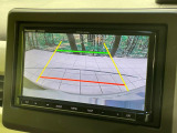 【バックカメラ】駐車時に後方がリアルタイム映像で確認できます。大型商業施設や立体駐車場での駐車時や、夜間のバック時に大活躍!運転スキルに関わらず、今や必須となった装備のひとつです!