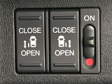 【両側パワースライドドア】スマートキーや運転席のスイッチで後席両側スライドドアの開閉が可能♪電動だから力を入れてドアを開ける必要が無く、小さなお子様でも簡単に開け閉めでき快適です♪