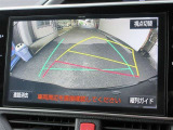 バックガイドモニターで、後方を確認しながら安心して駐車することができます。運転初心者も熟練者も必須の機能ですよ!