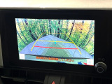【バックカメラ】駐車時に後方がリアルタイム映像で確認できます。大型商業施設や立体駐車場での駐車時や、夜間のバック時に大活躍!運転スキルに関わらず、今や必須となった装備のひとつです!