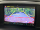 【バックカメラ】駐車時に後方がリアルタイム映像で確認できます。大型商業施設や立体駐車場での駐車時や、夜間のバック時に大活躍!運転スキルに関わらず、今や必須となった装備のひとつです!
