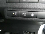 オートブレーキホールドは、ブレーキペダルを離しても車を停止させる機能で、交通渋滞や信号待ちでのブレーキの継続的な使用を減らし、運転の負担を軽減します。坂道発進時もとても便利ですよ!