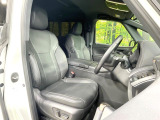 運転席シート廻りは使用感も少なく、良好な状態となっています。前オーナー様が丁寧に使っていたことがよくわかりますね。