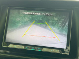 【バックカメラ】駐車時に後方がリアルタイム映像で確認できます。大型商業施設や立体駐車場での駐車時や、夜間のバック時に大活躍!運転スキルに関わらず、今や必須となった装備のひとつです!
