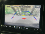 【バックカメラ】駐車時に後方がリアルタイム映像で確認できます。大型商業施設や立体駐車場での駐車時や、夜間のバック時に大活躍!運転スキルに関わらず、今や必須となった装備のひとつです!