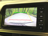 【バックカメラ】駐車時に後方がリアルタイム映像で確認できます。大型商業施設や立体駐車場での駐車時や、夜間のバック時に大活躍!運転スキルに関わらず、今や必須となった装備のひとつです!