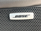 【BOSEサウンドシステム】メーカーオプションの高品位サウンドシステムを搭載。専用のチューニングが施された大小様々なスピーカーから良質なサウンドが奏でられ、臨場感あふれる音響空間を演出します。