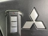 【オペレーションキー】カバンやポケットに入れたままでもドアの施錠・解錠が可能なスマートキーを装備。エンジンのオン・オフ時もカギを取り出す必要が無いからとっても便利です♪