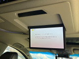 【フリップダウンモニター】家族や友人とお出かけする機会が多い方に大人気のフリップダウンモニター!大画面モニターで車内はエンタメ空間!退屈しがちな長距離ドライブも楽しい時間に変わります!