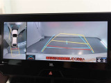 パノラミックビューモニター付きです。車両を上から見たような映像をディスプレイオーディオ画面に表示。運転席からの目視だけでは見にくい、車両周辺の状況をリアルタイムでしっかり確認できます。