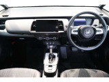 操作性に優れた運転席となります!小物入れや各ボタンの配置にこだわり、使いやすいです!座り心地もよく視認性も良好なのでロングドライブもお任せ下さい!