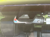 【トヨタセーフティセンス】走行中に前方の車両等を認識し、衝突しそうな時は警報とブレーキで衝突回避と被害軽減をアシスト。より安全にドライブをお楽しみいただけます。