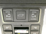 【パワーバックドア】スマートキーや運転席のボタンを押すだけでリアゲートが自動で開閉します!荷物を持っている時や、高い位置にあるバックドアを閉める際に便利な機能です♪