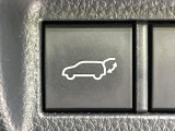 【パワーバックドア】スマートキーや運転席のボタンを押すだけでリアゲートが自動で開閉します!荷物を持っている時や、高い位置にあるバックドアを閉める際に便利な機能です♪
