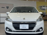 品のあるフロントマスク。派手すぎず、日本の街並みにも自然に馴染む落ち着いたデザインです