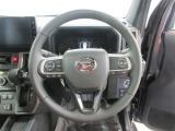 ステアリングから手を離さず、運転に集中したままオーディオ等の操作ができます。