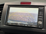 【バックカメラ】リバースにするだけで映ります、後方の安全確認や、狭い駐車場での車庫入れ、雨の日や夜間など視界の悪い時に便利です!安全にバックする為には欠かせない装備です。