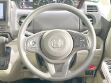 インテリアに合わせたデザインのステアリングは、運転される方のことも考え、運転しやすい形状、大きさです。是非一度、実際に触ってお確かめください。