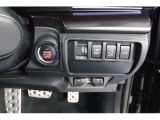 キーレスアクセス&プッシュスタート。アクセスキーを携帯して運転席か助手席のドアハンドルの内側に触れるだけで開錠 ドアハンドルのセンサーに触れて施錠