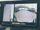 【フロント&サイドカメラ】ドライバーから見にくい死角部分を映像で確認できる前方と左側面にカメラを装着。見通しがきかない場所や住宅密集地などを運転することが多い人におすすめの安心装備です。