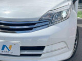 【LEDヘッドライト】悪天候や夜間走行時も良好な視界を確保し安心して運転できる高輝度LEDヘッドライトを装備!点灯速度が早く、消費電力も抑えられています。