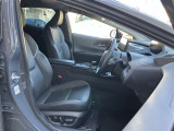 運転席・助手席です