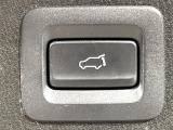 【パワーバックドア】スマートキーや運転席のボタンを押すだけでリアゲートが自動で開閉します!荷物を持っている時や、高い位置にあるバックドアを閉める際に便利な機能です♪