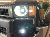 【LEDヘッドライト】悪天候や夜間走行時も良好な視界を確保し安心して運転できる高輝度LEDヘッドライトを装備!点灯速度が早く、消費電力も抑えられています。