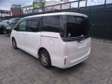 LEDテールライトです。省電力、高輝度のLEDは明るく照らすので夜間運転時の視認性を高めます。スタイリッシュな見た目で細かいところもこだわりたいあなたに!