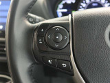 ステアリングスイッチ付き。前方から目を離すことなく操作することが可能です。