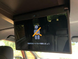 【フリップダウンモニター】大画面モニターで後席でもエンタメをお楽しみいただけます。小さなお子様にも大人気の装備です♪