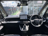 【運転席・インパネまわり】ハンドル・シート・フロアーなど隅々までプロによるクリーニング済み☆彡キレイな車内でドライブが一層快適にお楽しみいただけます!!