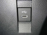 【充電用USB端子】デバイスの充電に便利です。※実際の接続端子は写真で確認or店舗までご気軽にお問合せください♪