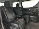 ゆとりある広々とした車内空間は、ドライブを始め買い物やレジャーなど、幅広く活躍します。一人でもみんなとでもお出かけを楽しみましょう!