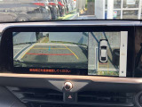 【全周囲モニター】フロント+サイド+バックにカメラが装着されています。車庫入れが苦手な方もこれがあれば安心ですね。