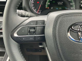 ステアリングスイッチ付きで運転中、前方から目線をそらすことなく、オーディオ等の操作が可能です!