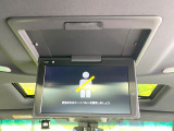 【フリップダウンモニター】大画面モニターで後席でもエンタメをお楽しみいただけます。小さなお子様にも大人気の装備です♪