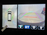パノラミックビューモニター付きです。車両を上から見たような映像をディスプレイオーディオ画面に表示。運転席からの目視だけでは見にくい、車両周辺の状況をリアルタイムでしっかり確認できます。