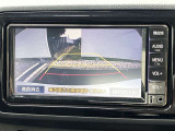 【バックモニター】バックカメラが装着されています。車庫入れが苦手な方もこれがあれば安心ですね