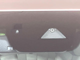 【スマートブレーキサポート】走行中に前方の車両等を認識し、衝突しそうな時は警報とブレーキで衝突回避と被害軽減をアシスト。より安全にドライブをお楽しみいただけます。