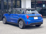 【ゴーカートフィーリング】入り組んだ細い街中でも何のストレスもなく走るMINIはまるでゴーカートに乗っているかのような乗り味で非常に特徴的で唯一無二です!!