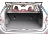 車体構造の見直しや、新型パワーリヤゲートの採用により、荷室幅および荷室開口部を拡大。サイズの大きな荷物の出し入れがしやすくなっております。