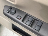 【電動格納ミラー】サイドミラーは電動格納式となっており、狭い駐車場でもキズがつくリスクを抑えられます。