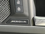 MERIDIANサウンドシステム   入念に考えられたスピーカー配置、サブウーファーが生み出す、豊かで洗練された音響空間。フロント、リアどちらのシートでも、細部まで鮮明なサウンドを楽しめます。