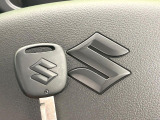 【キーレス】少し離れた場所からでもボタン一つでドアの開錠・施錠ができるのでとっても便利!ドアの鍵穴周りに傷をつけることもありません♪