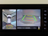 パノラミックビューモニター付きです。車両を上から見たような映像をディスプレイオーディオ画面に表示。運転席からの目視だけでは見にくい、車両周辺の状況をリアルタイムでしっかり確認できます。