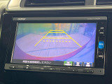 【バックカメラ】駐車時に後方がリアルタイム映像で確認できます。大型商業施設や立体駐車場での駐車時や、夜間のバック時に大活躍!運転スキルに関わらず、今や必須となった装備のひとつです!
